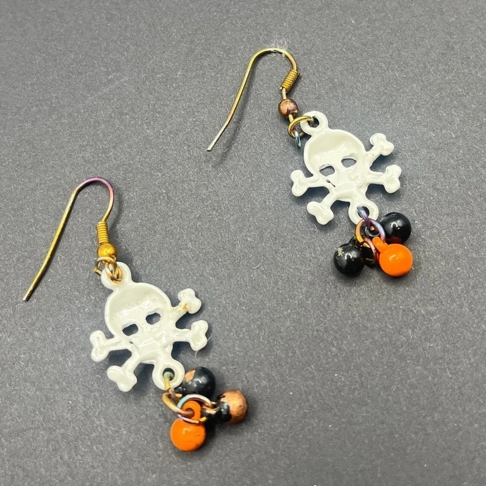 Vintage Halloween White/Orange/Black Bead & Metal Skull Dangle earrings